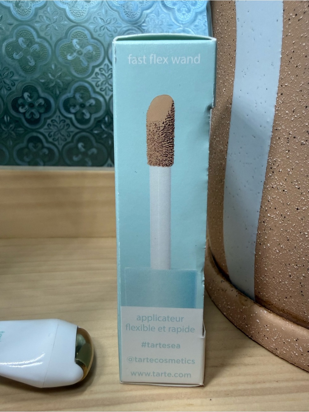 tarte SEA Power Flex Antioxidant Concealer 12N Fair Neutral + Bonus Eye Roller - Picture 3 of 4